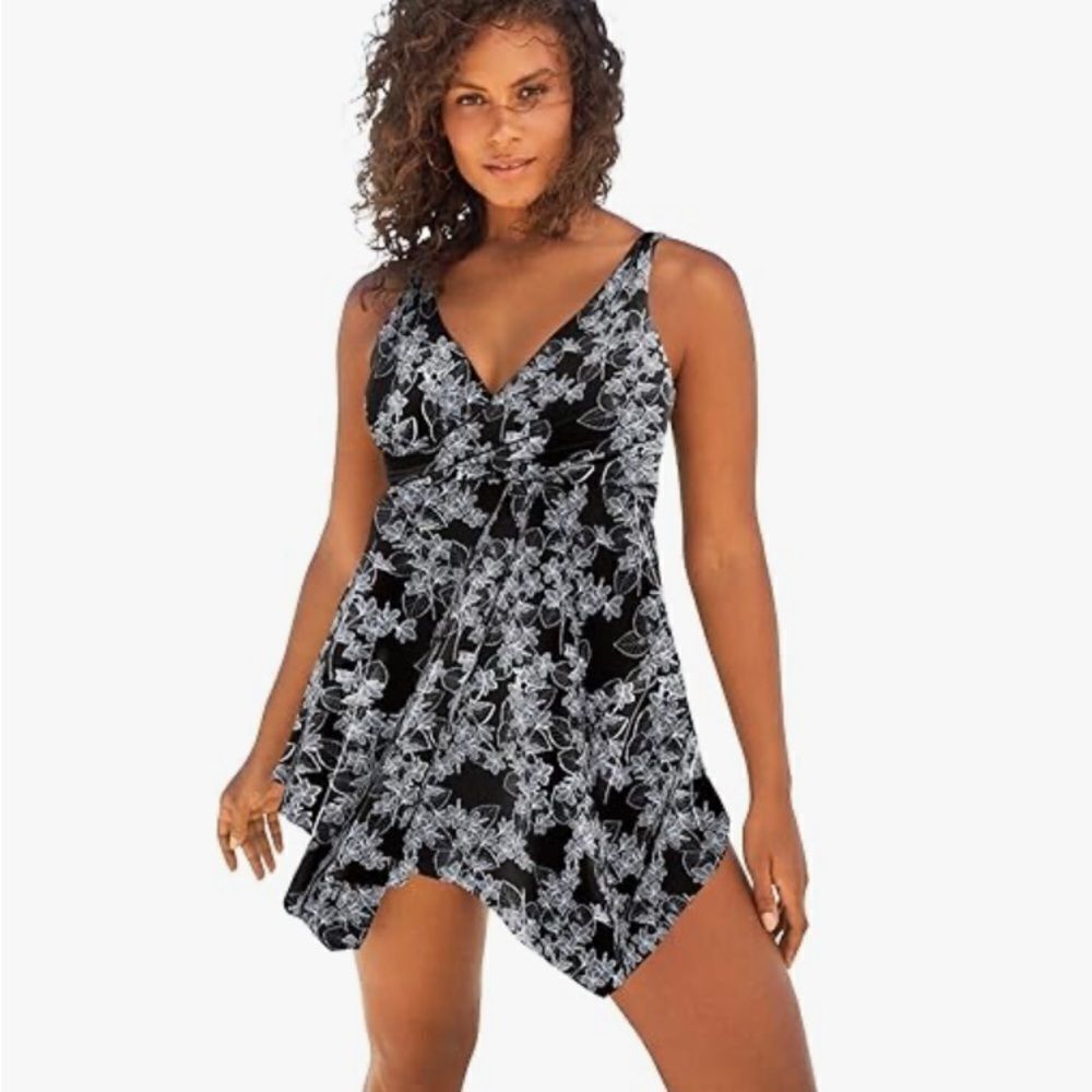 Swim 365 Women's black/white floral Plus Size Handkerchief-Hem Swim Dress Sz 22